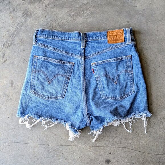 Levi's Blue Denim High Rise Distressed Ribcage Short size 30 - Picture 9 of 9